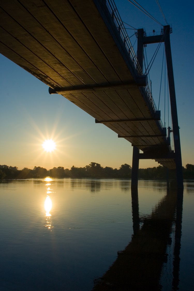 Suspension Bridge in Sunrise © Anatoly Tiplyashin